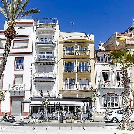 Cozy On The Front Line, Liliane * Sitges