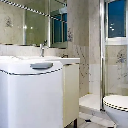 Cozy On The Front Line, Liliane Apartment *